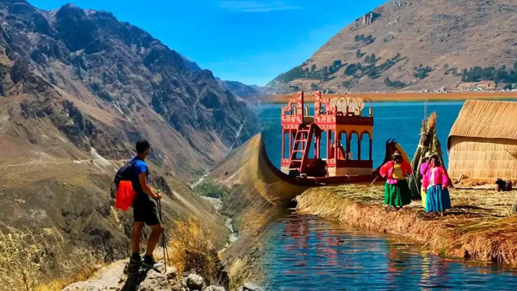 Islas flotantes de los Uros en el Lago Titicaca, Puno, turismo en Perú.