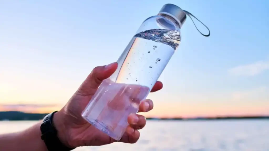 Botella de agua reutilizable para evitar plástico en tours por Cusco.