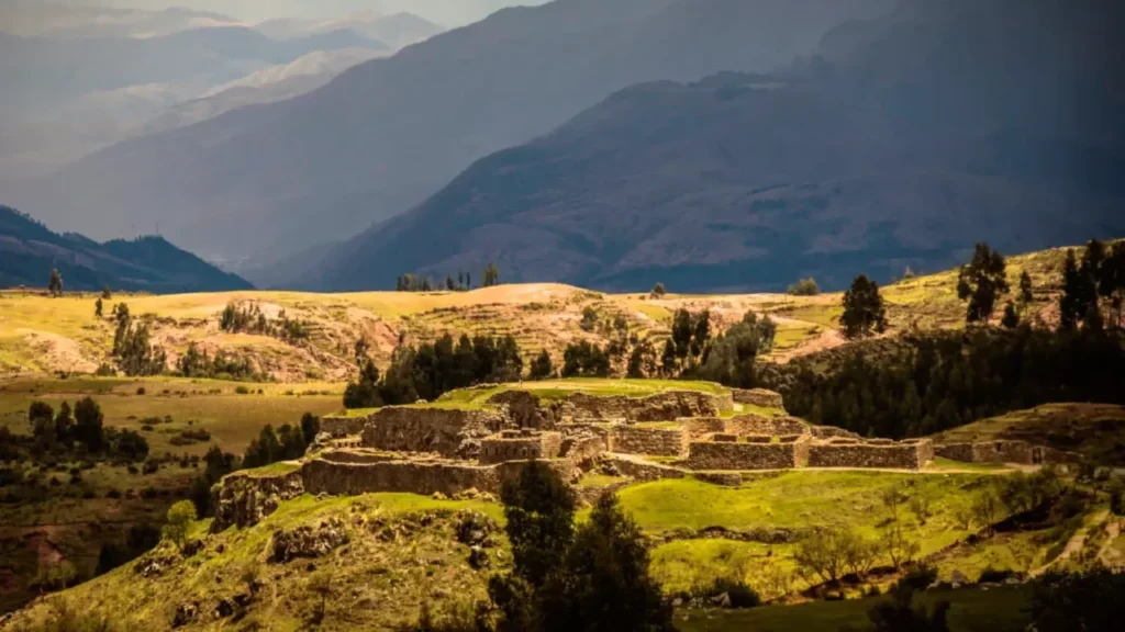Best time for the Inca Trail weather, hikers at sunrise