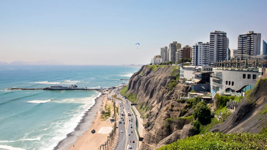 What to do in Peru in 10 days: Visiting the Miraflores boardwalk in Lima