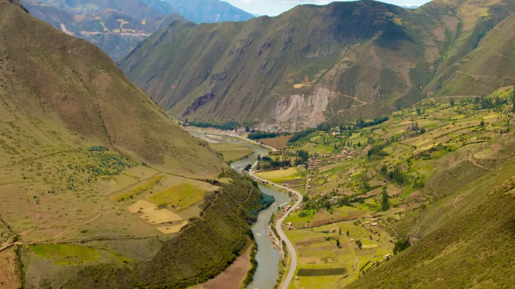 Panoramic view of the Sacred Valley of the Incas and the Vilcanota River in Cusco. Sacred Valley of the Incas Guide